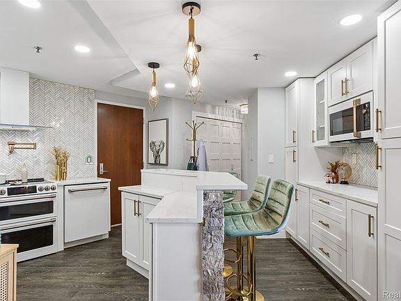 4th image of 1001 W Jefferson Ave #300-7H