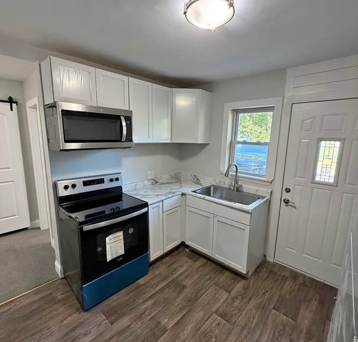 Studio, $925 — Photo 4