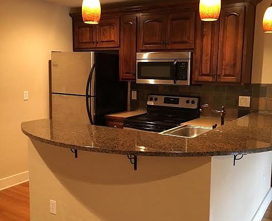 5th image of 4500 Jefferson St #202