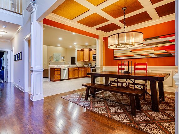3rd image of 1040 Gothic Manor Way