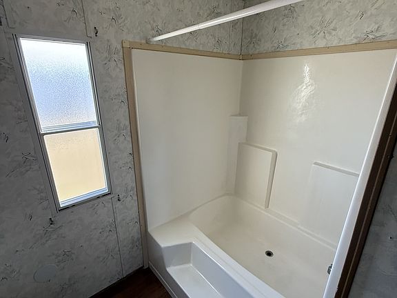 3rd image of 13568 Ridgewood Dr #11007553
