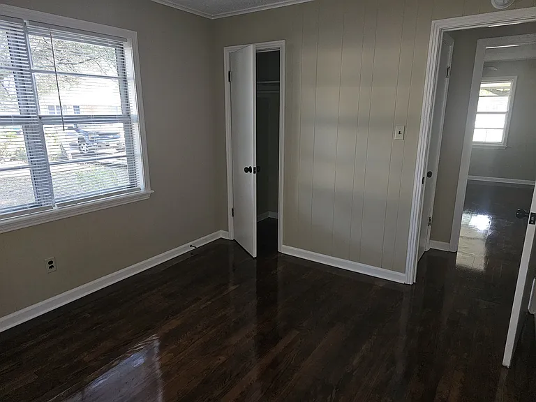 404 E Gilmore St — Photo 4