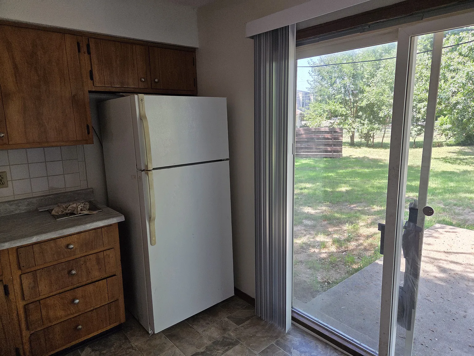 3 bed, 1000 sqft, $1,350 — Photo 3