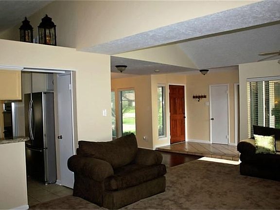 4th image of 719 Whitecap Dr