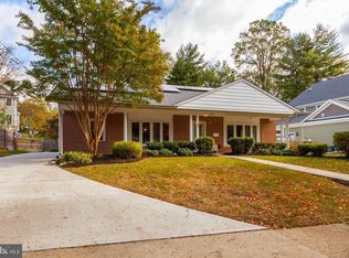 2883 Glenora Ln, Rockville, MD 20850
