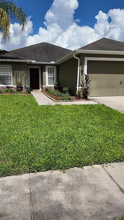 3 bed, 2.0 bath, 1557 sqft, $2,300 — Photo 1