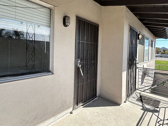 4th image of 1081 E Morton Pl APT D