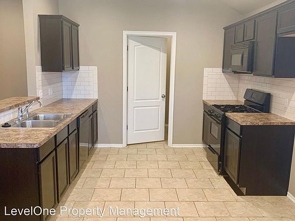 4th image of 2712 Demotte Dr