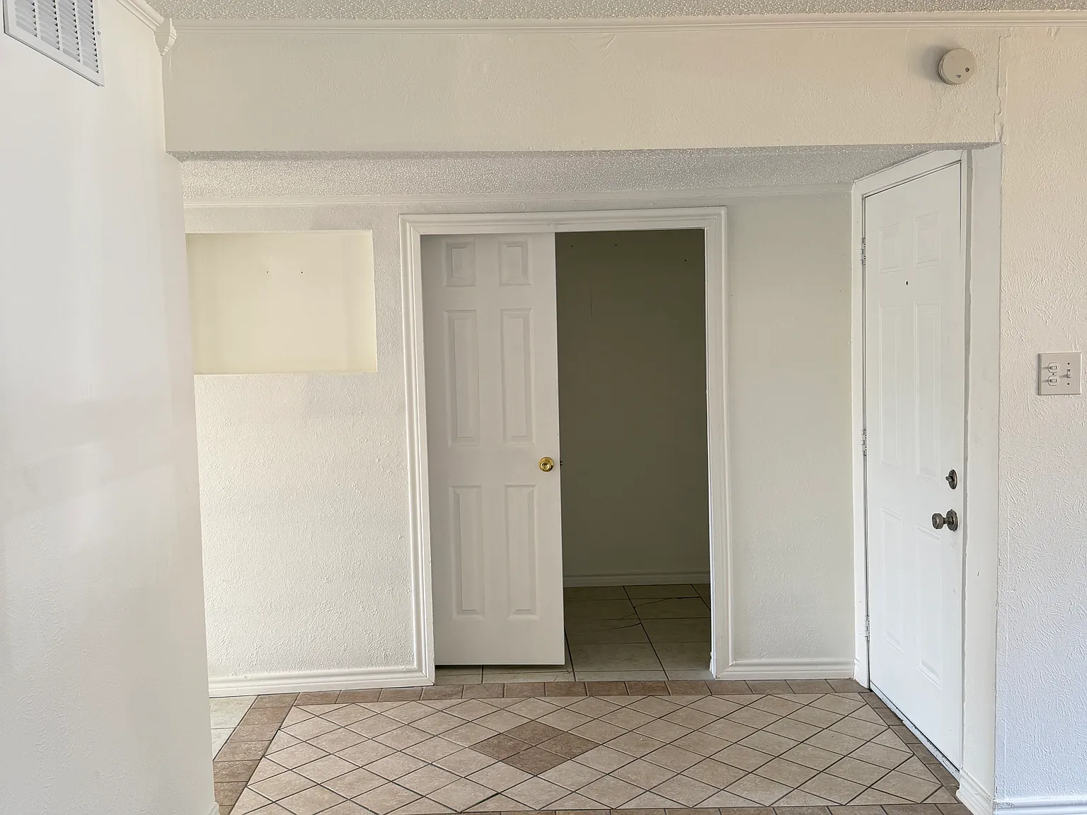 4 bed, 2.5 bath, 1410 sqft, $1,895 — Photo 2