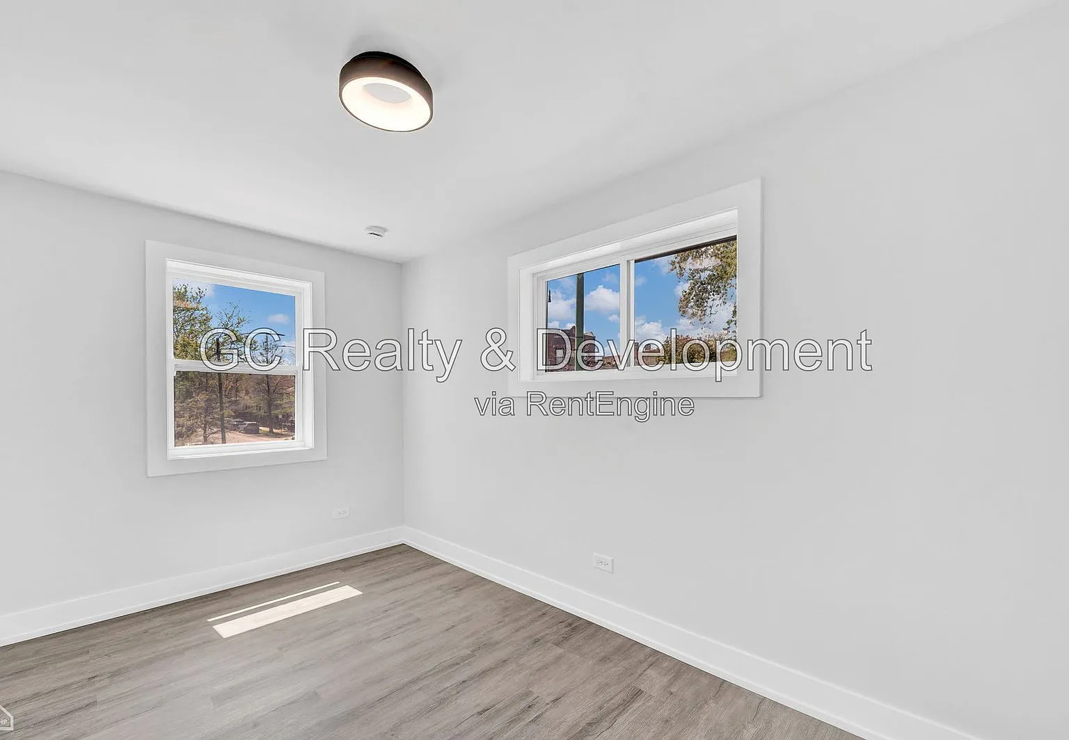 3 bed, 1.0 bath, 1250 sqft, $2,995 — Photo 2