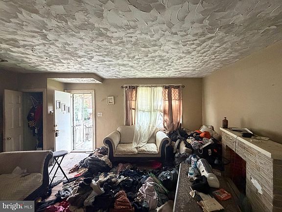 4th image of 1202 Ashburton St