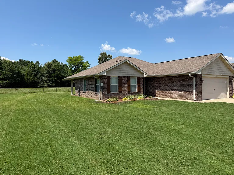 205 Waxmyrtle Dr — Photo 3