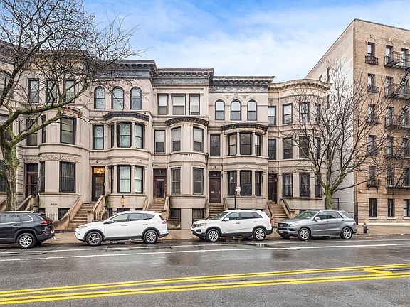 2nd image of 946 Saint Nicholas Ave #302