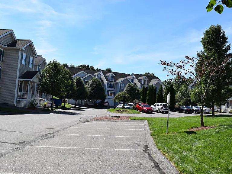 52 Georgetown Dr — Photo 1