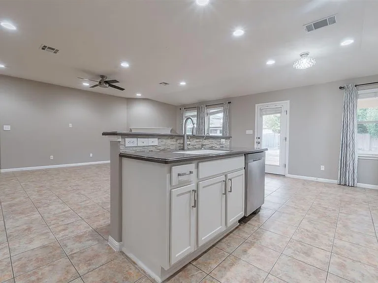 9408 Castle Pines Dr — Photo 15