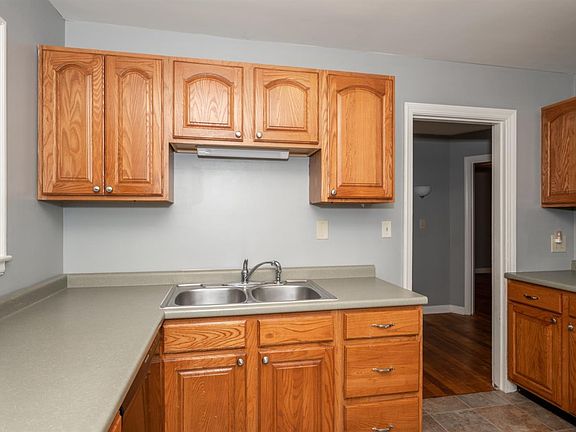 5th image of 1708 Greenwood Ave