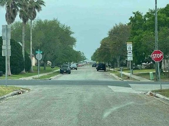 Exterior Neighborhood (street photo)