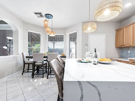5th image of 6207 Raintree Dr
