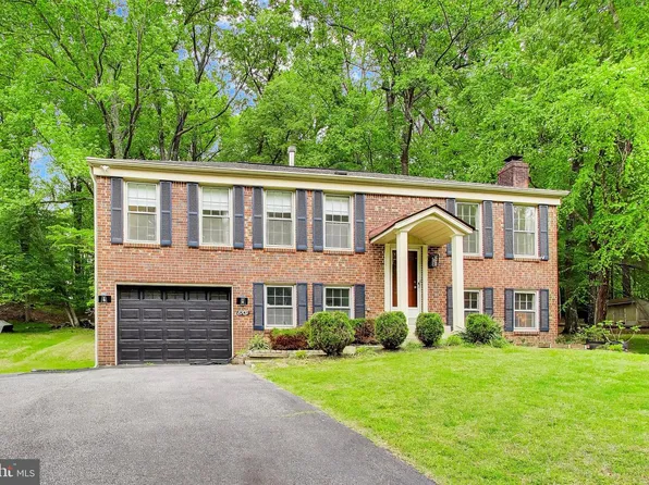 8709 Valley Dr, Waldorf, MD 20603