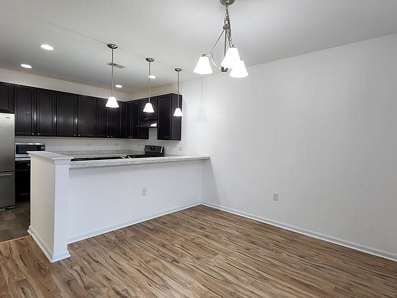Dining area with bar counter