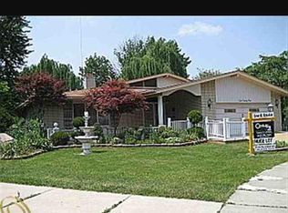 879 Ardmore St, Dearborn Heights, MI 48127