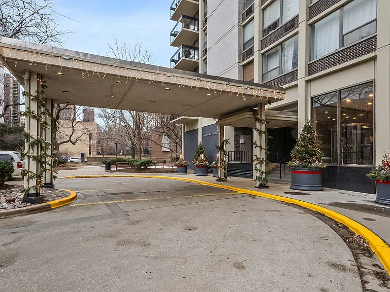 1360 N Sandburg Ter #2809C — Photo 2