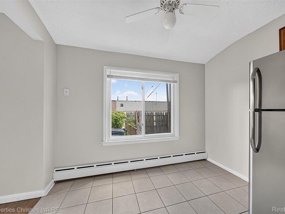 880 Jewell St, photo 11