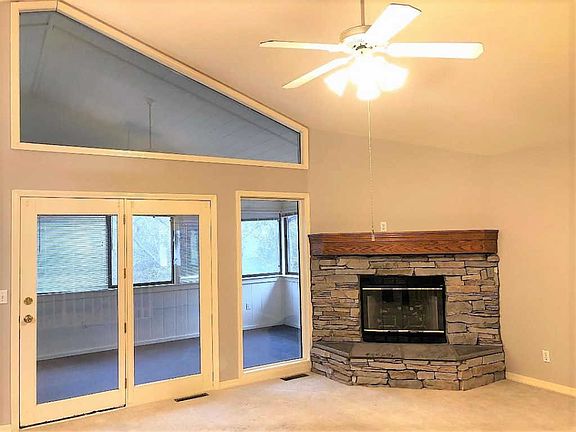 5th image of 28 Spinnaker Ln