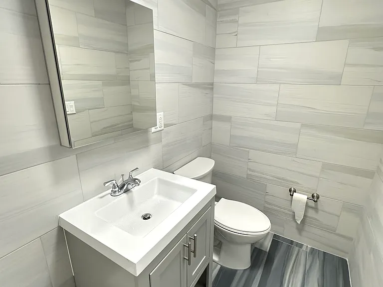 320 E 6th St #1R — Photo 16