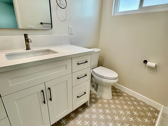 5th image of 1301 Stanley Ave #B