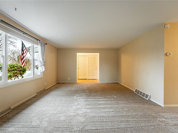4th image of 1914 Patricia Ln