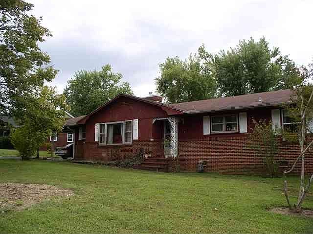 2nd image of 208 E 18th St