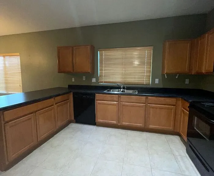 17714 W Marshall Ln — Photo 6