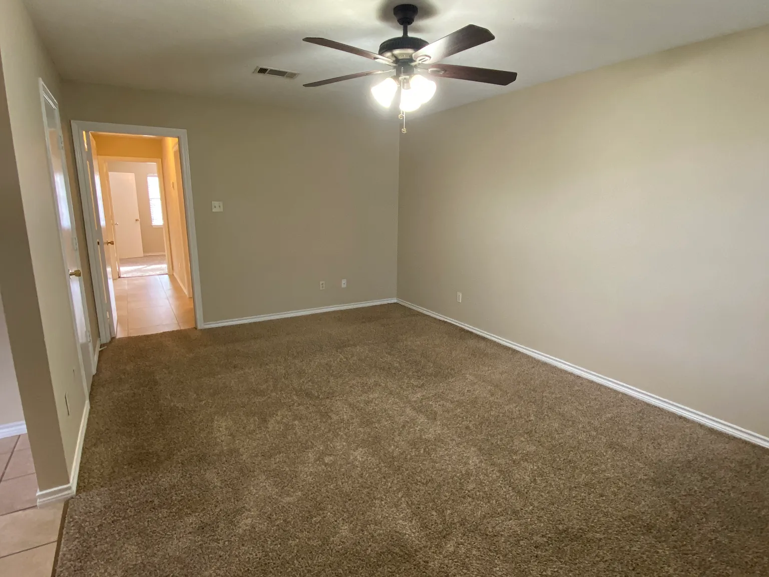 3 bed, 1104 sqft, $1,550 — Photo 3