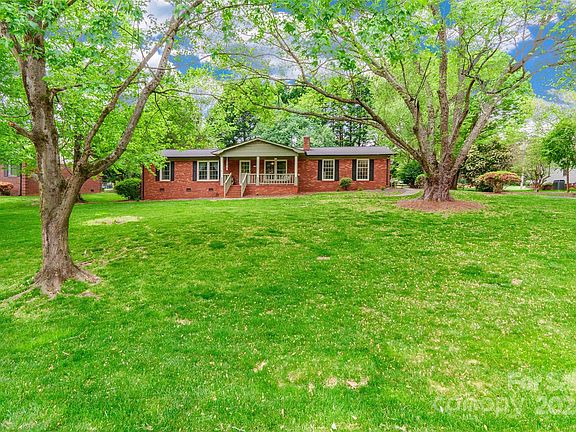 2nd image of 3321 Winchester Ln