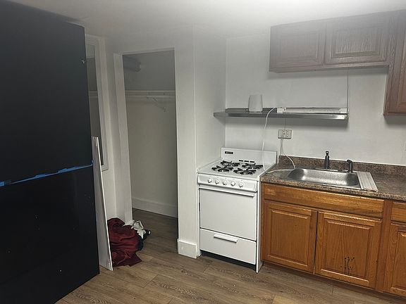 3rd image of 2226 N Clybourn Ave