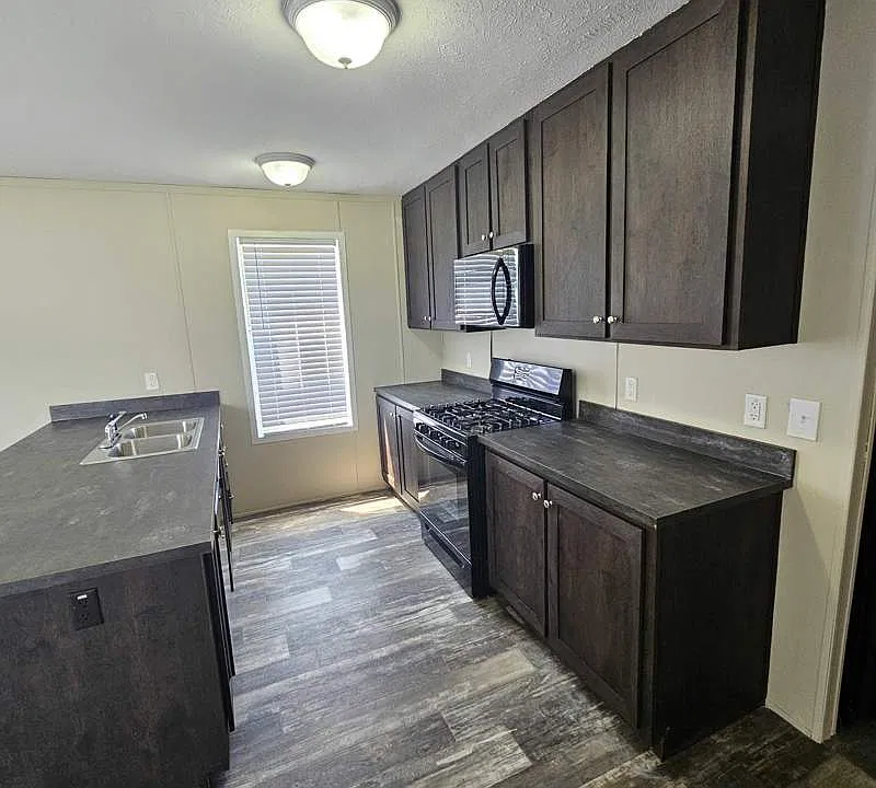 2737 W Washington Ctr #204