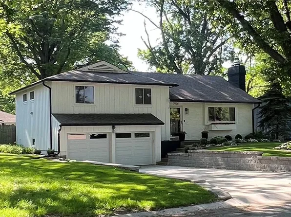 7928 Juniper Dr, Prairie Village, KS 66208