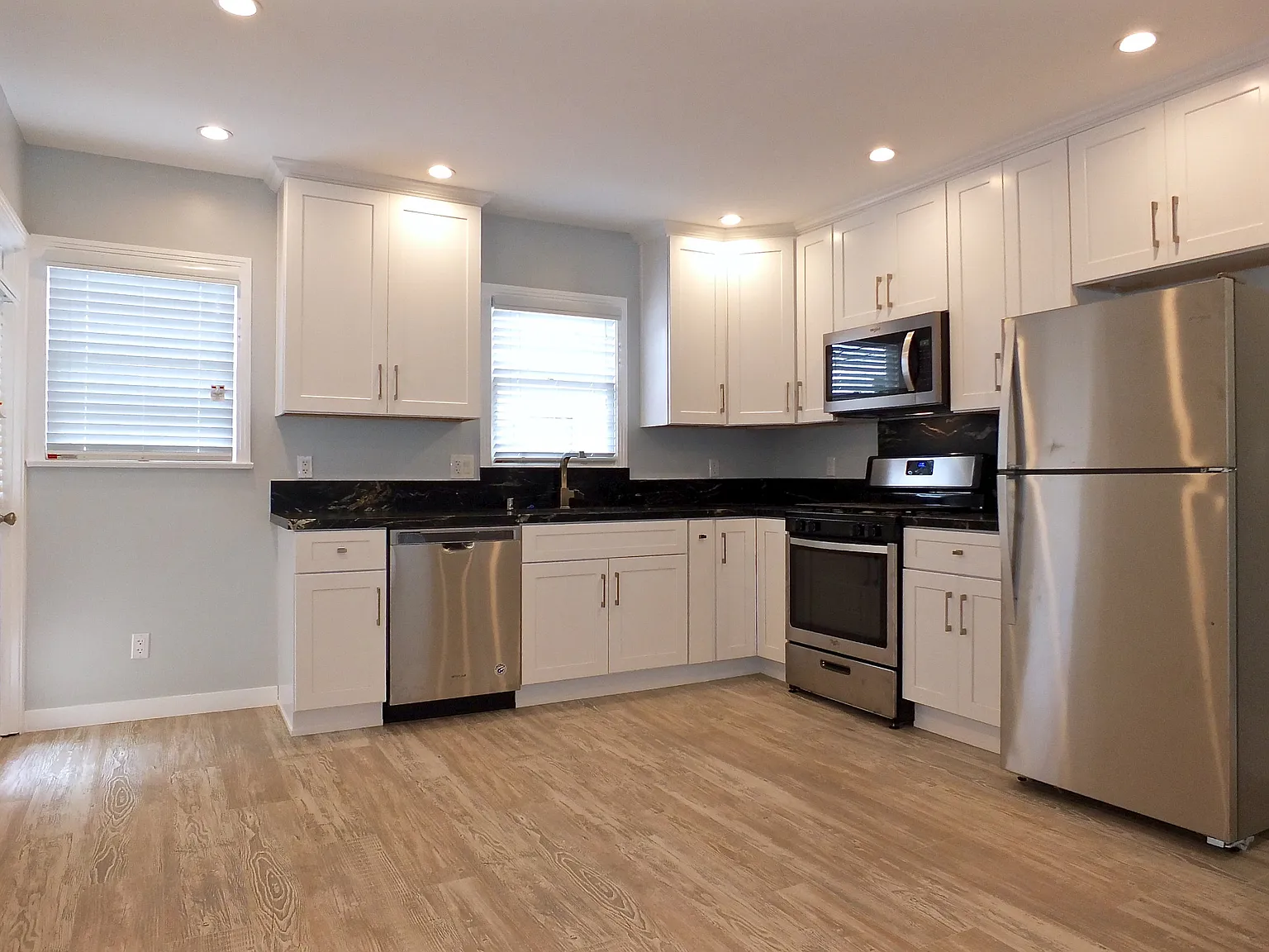2 bed, 750 sqft, $2,750 — Photo 2