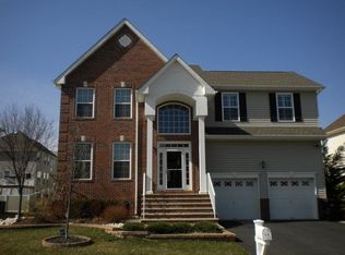 54 Eddington Ln, Monroe Township, NJ 08831