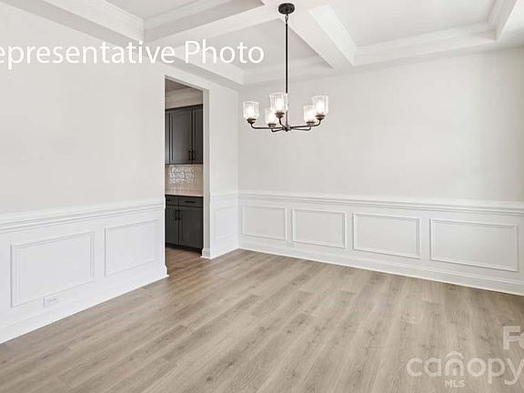 4th image of 7513 Bainbridge Rd