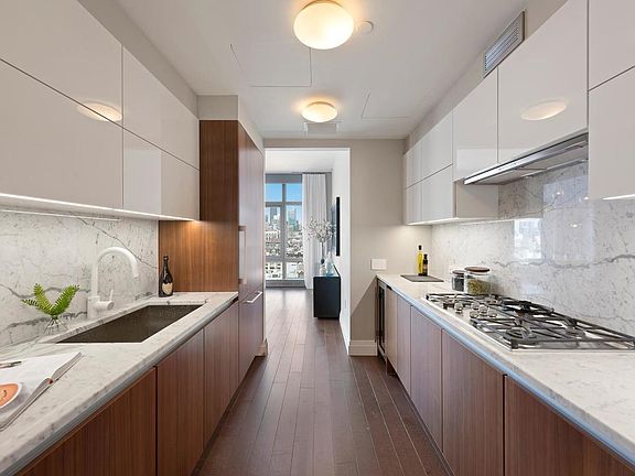 4th image of 35 W 15th St APT 20A