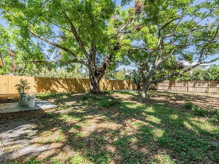 1104 S Lois Ave — Photo 23