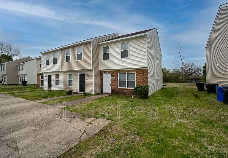 2756 Peach St — Photo 2