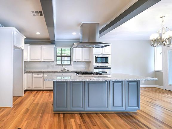 4th image of 3802 Ascot Ln