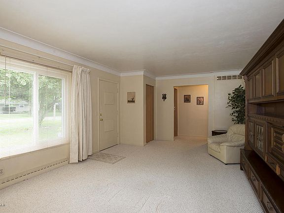 3rd image of 2919 Sunnycrest Dr