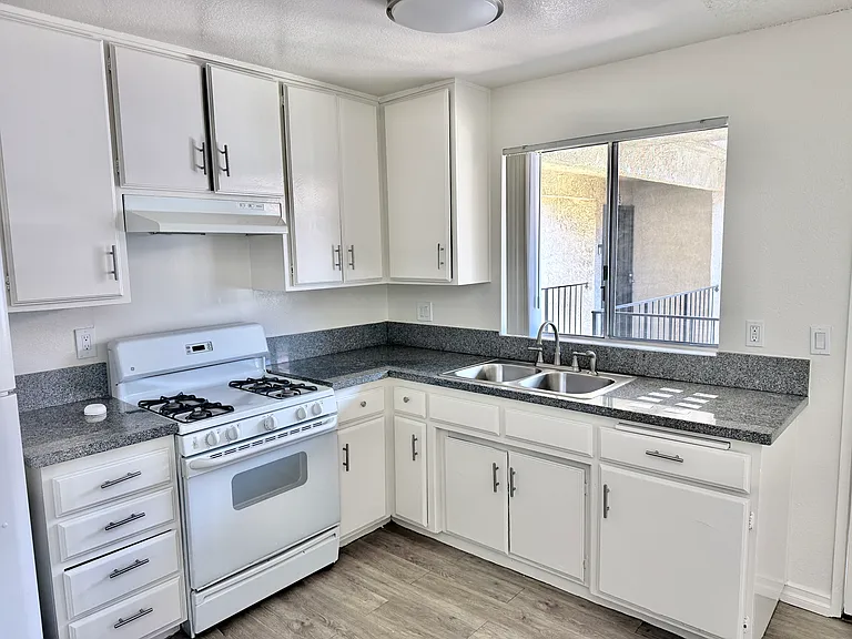 6714 Troost Ave #K — Photo 5
