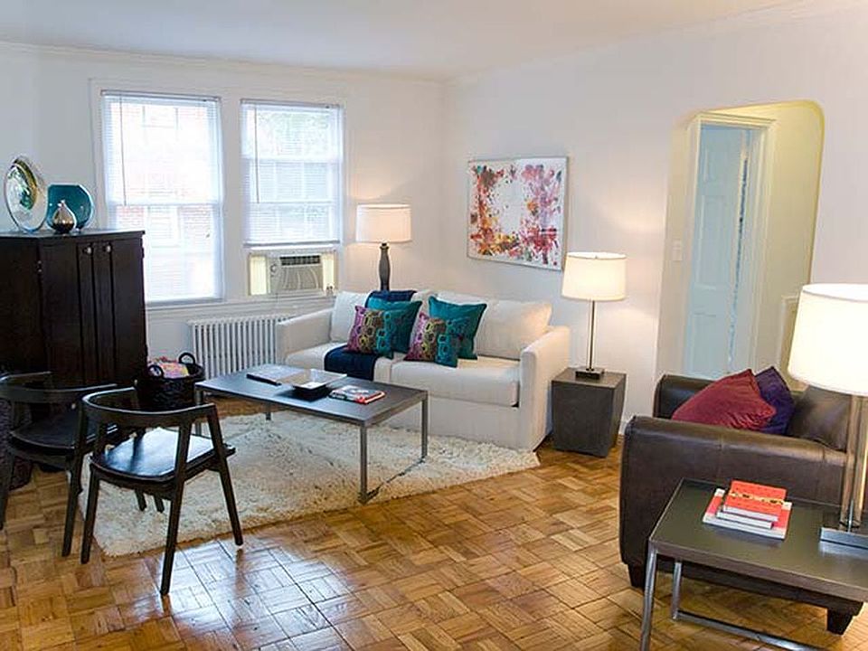 Living area with hard surface flooring