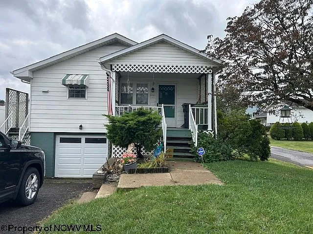 1341 Fenwick Ave photo 1
