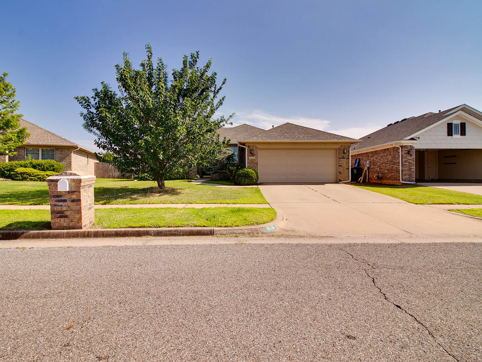 3 bed, 1956 sqft, $2,095 — Photo 3
